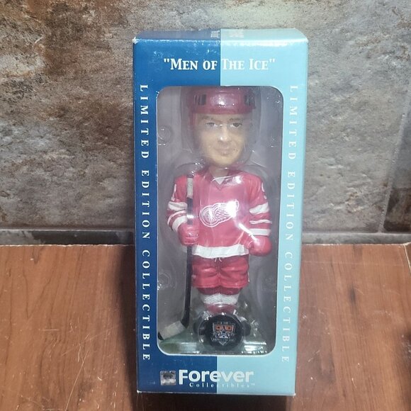 Sergei Fedorov NHL Bobblehead Doll Men of the Ice Collection 2001 Detroit Red Wi - Picture 3 of 10